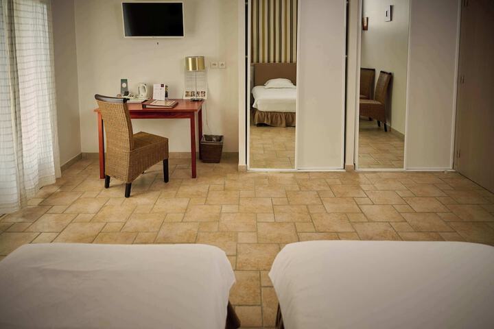 Room 10 of 75