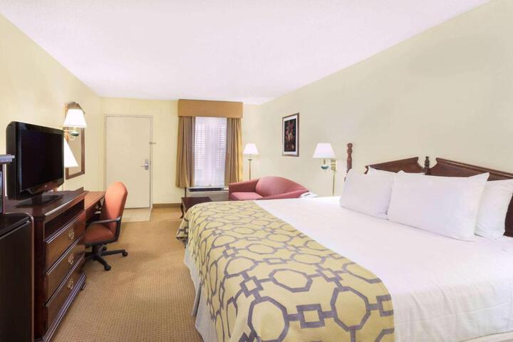 1 Queen Bed Mobility Accessible (6 of 13)