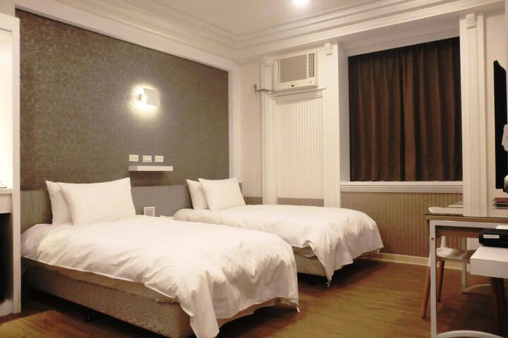 Room 6 of 97