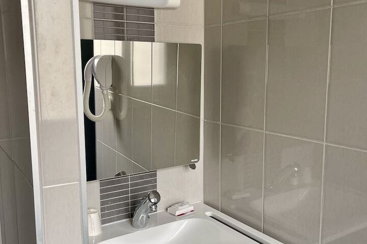 Room 5 of 27