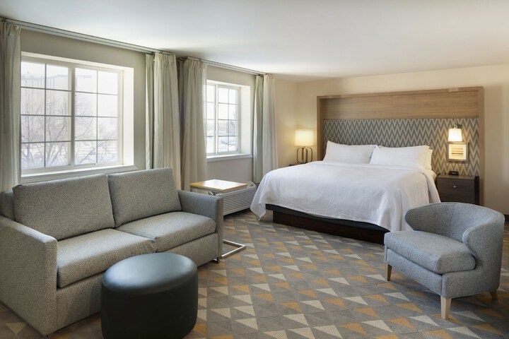 1 King Bed (15 of 17)