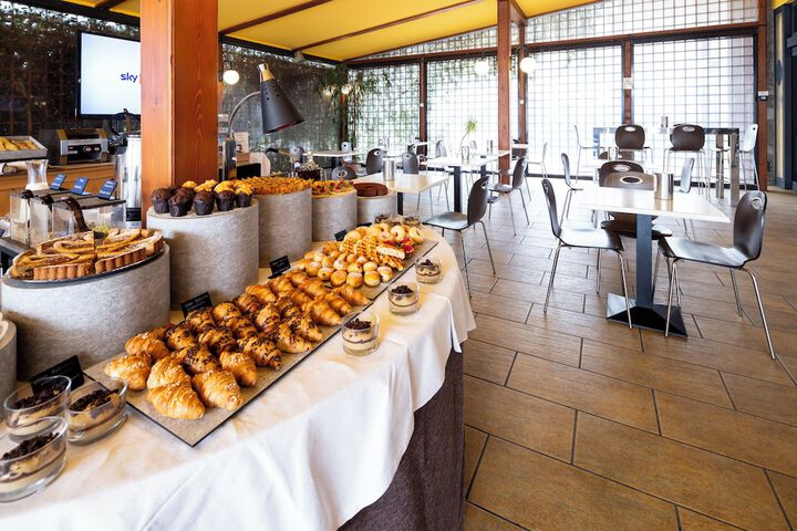 Breakfast/Coffee Service 54 of 65
