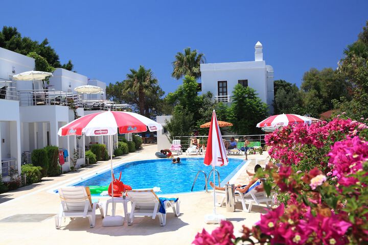 Hotel Pool