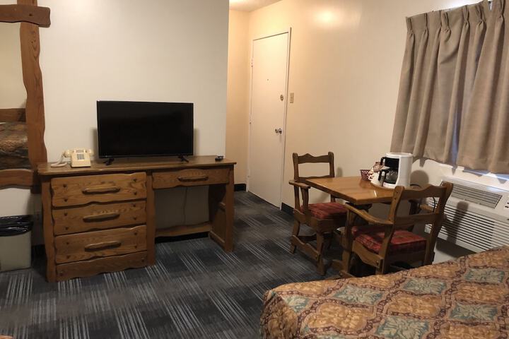 Room 6 of 28