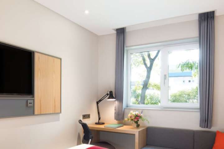 Room 17 of 115