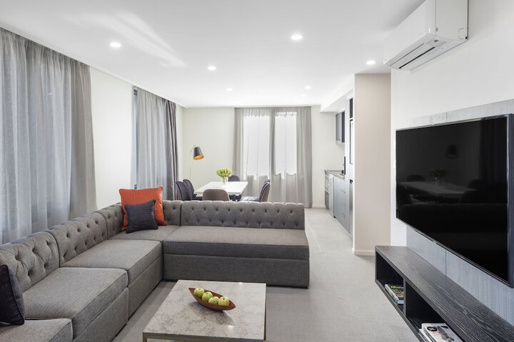 Room 4 of 27