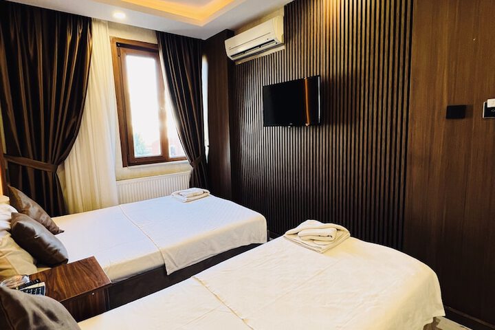 Room 9 of 29