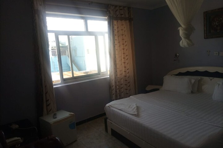 Room 16 of 44