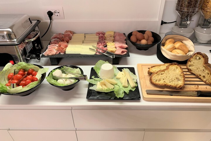 Dining 62 of 92