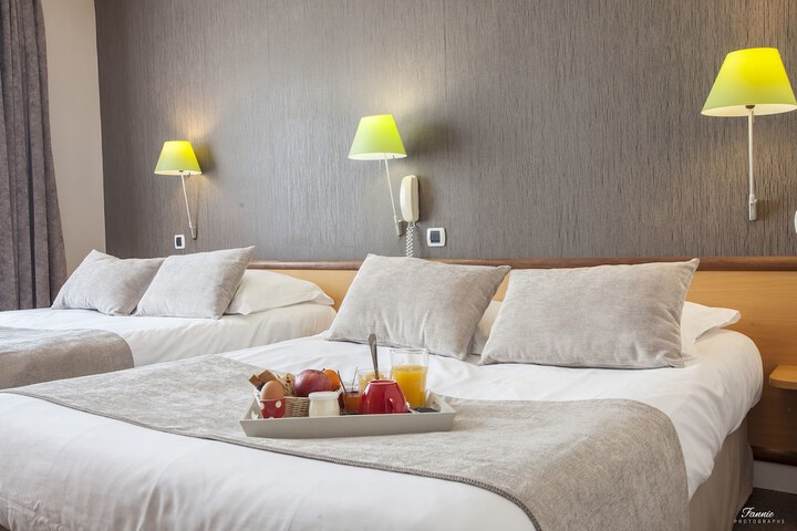 Room 8 of 33