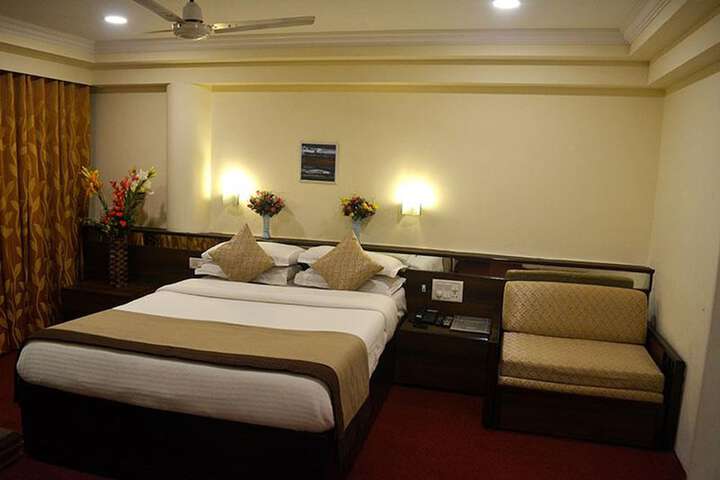 Room 5 of 10