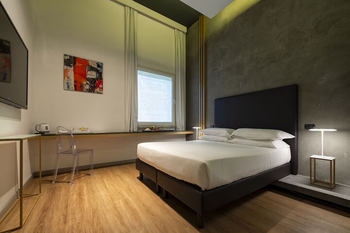 Room 4 of 30