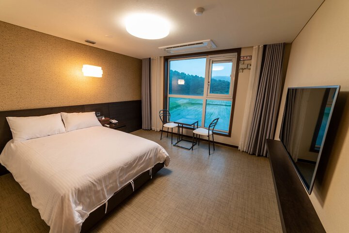 Room 8 of 40