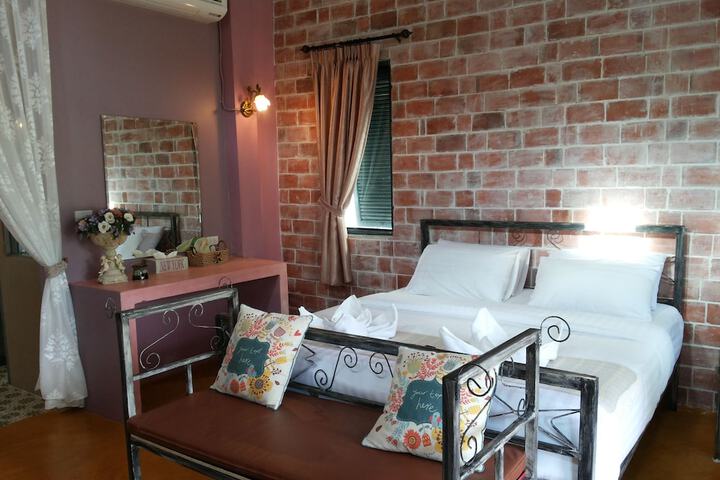 Room 2 of 98