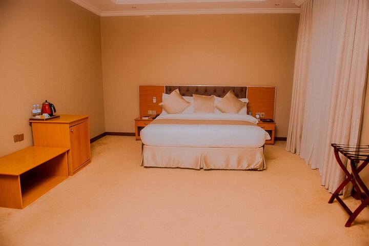 Room 10 of 34