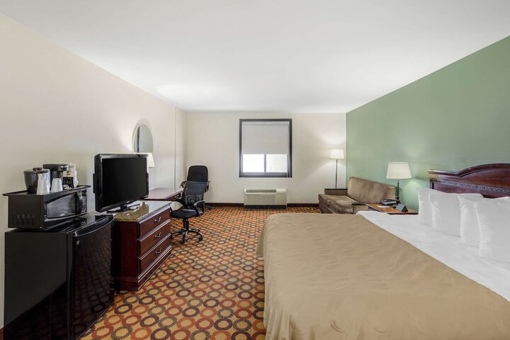 1 King Bed (11 of 11)