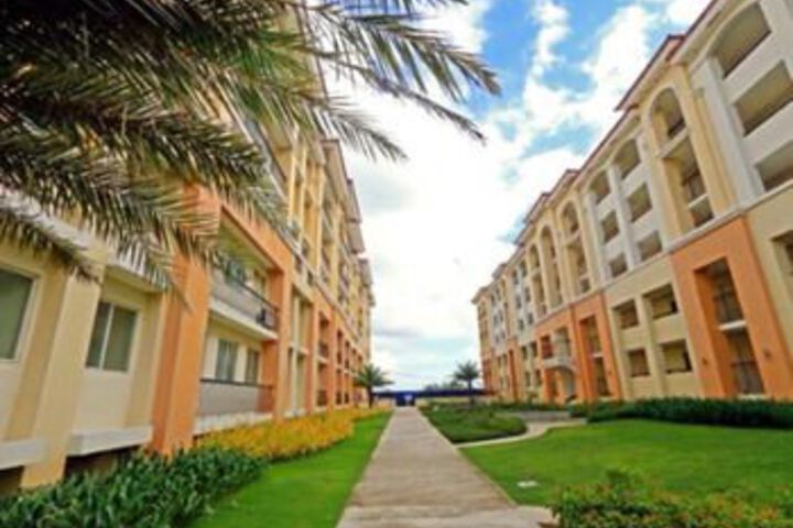 Hotel Exterior 18 of 103