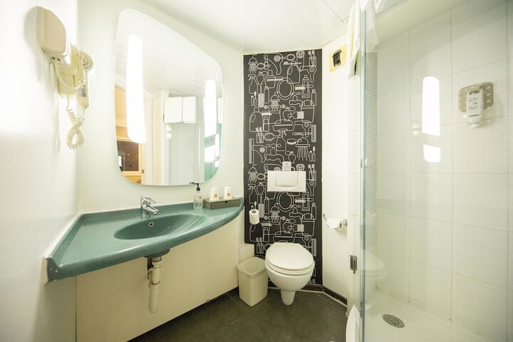 Room 14 of 38