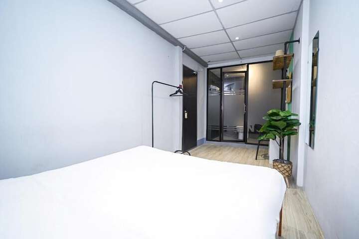 Room 12 of 26