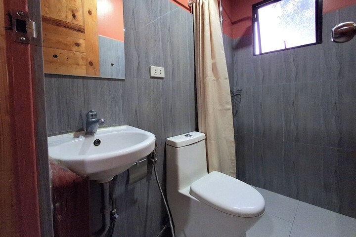 Room 32 of 66