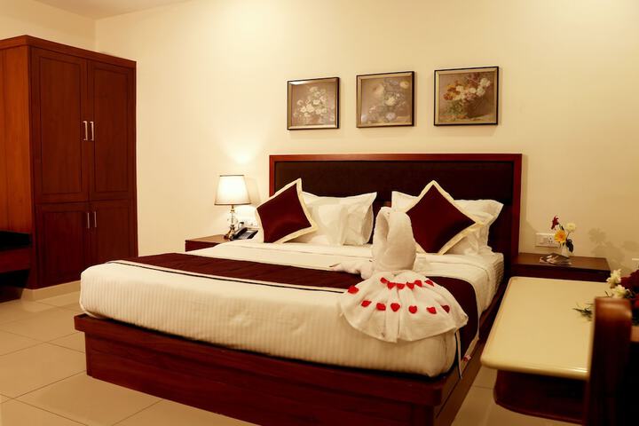 Room 32 of 65