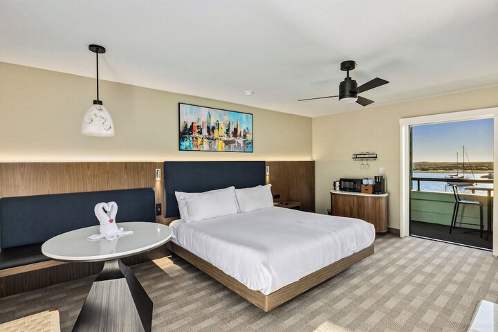 Room 27 of 79