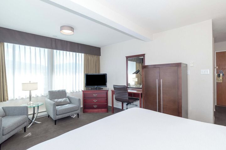 Room 7 of 34