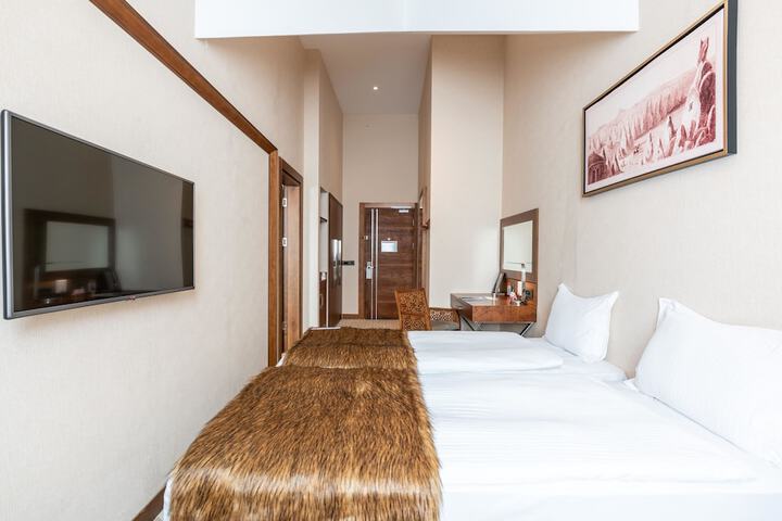 Room 42 of 175