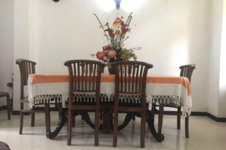 Dining 6 of 19