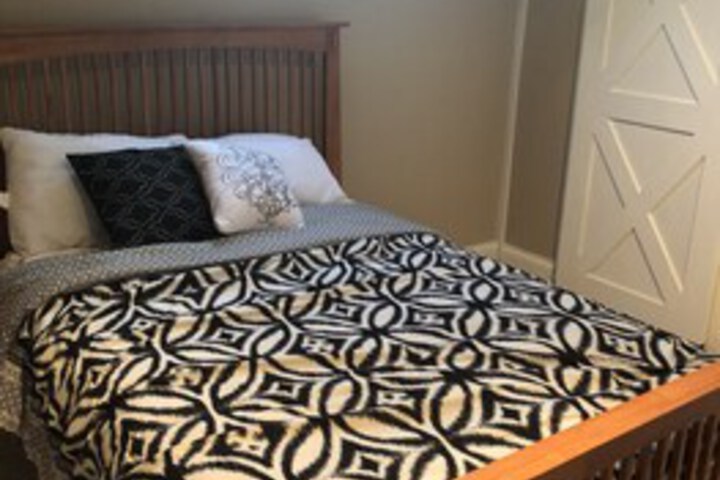 Room 27 of 38