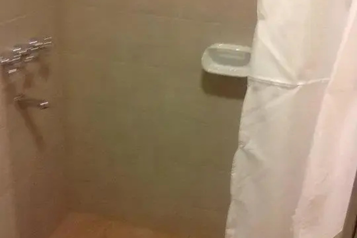 Room 10 of 26