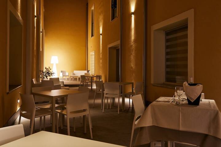 Dining 19 of 23