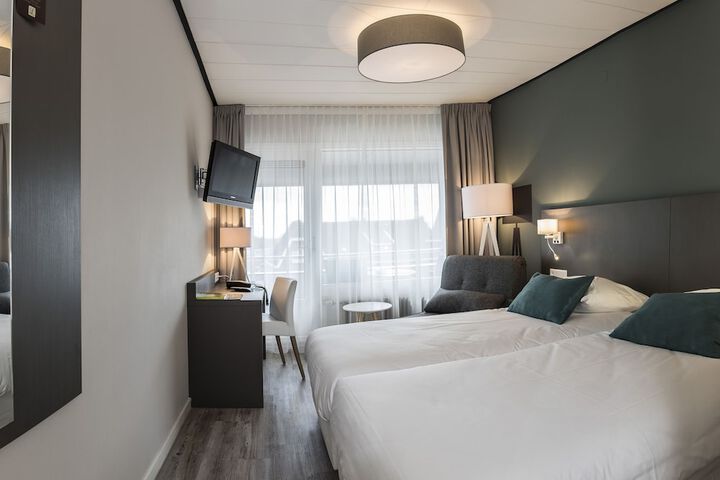 Room 10 of 63