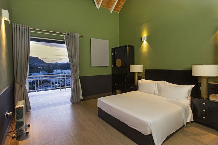 Room 6 of 30