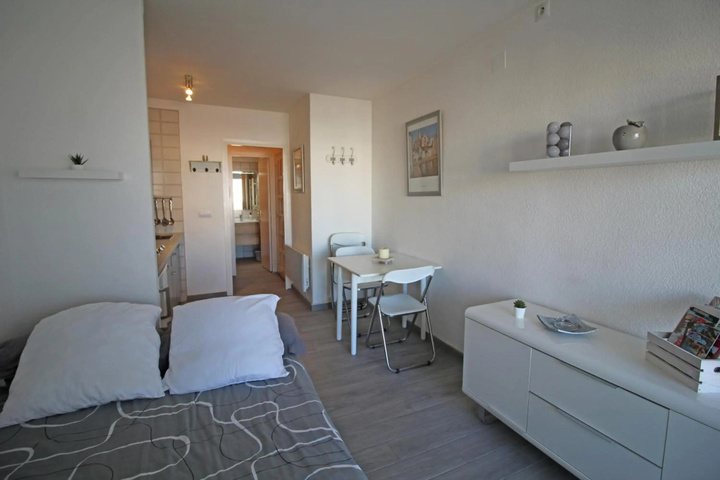 Room 3 of 20