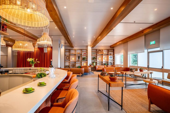 Lounge 58 of 73