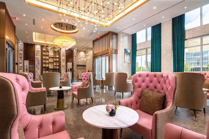 Lobby lounge