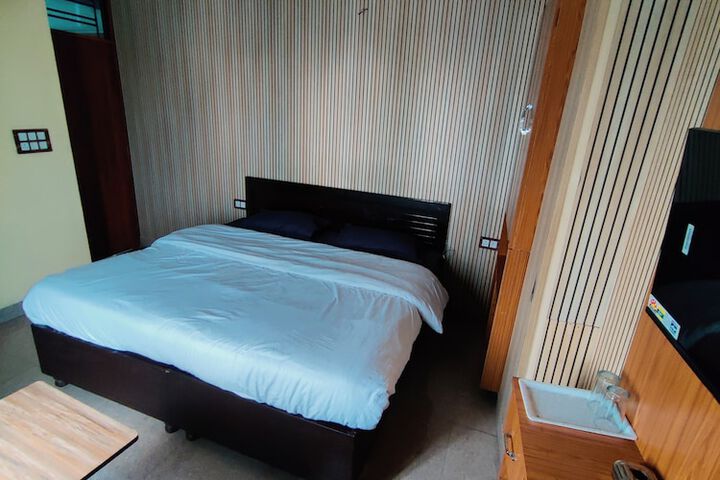 Room 3 of 13