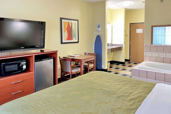 1 King Bed (18 of 24)