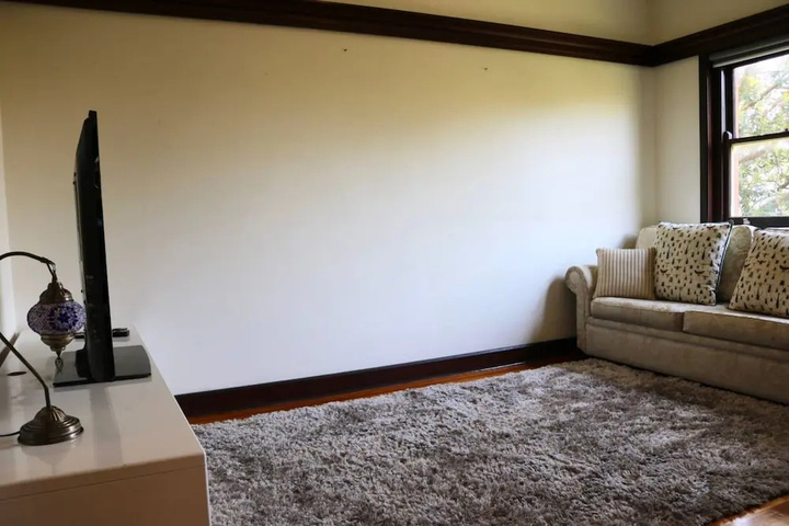 Room 5 of 11