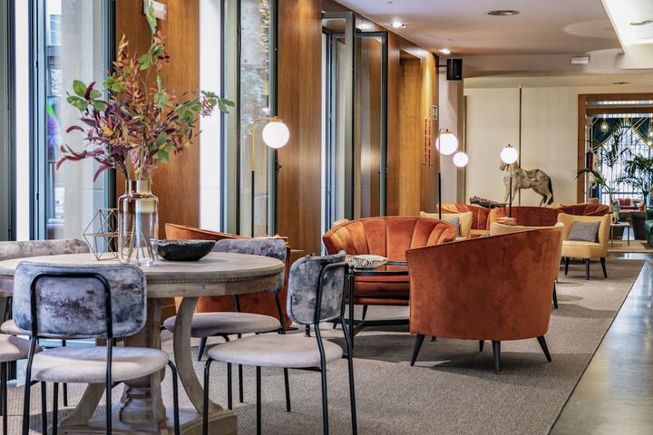 Lounge 57 of 71