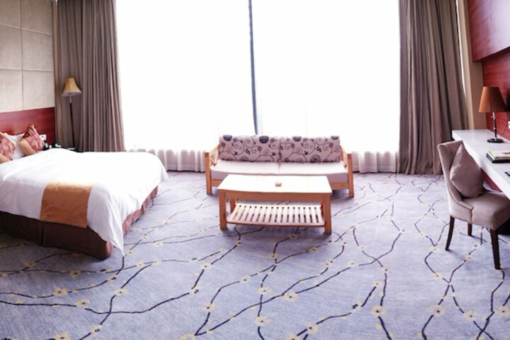 Room 4 of 77