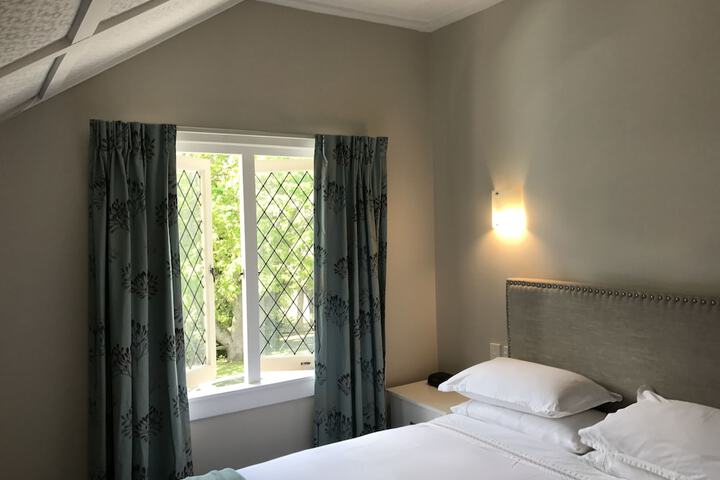 Room 5 of 32