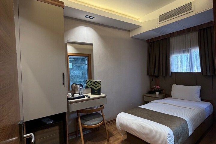 Room 8 of 20