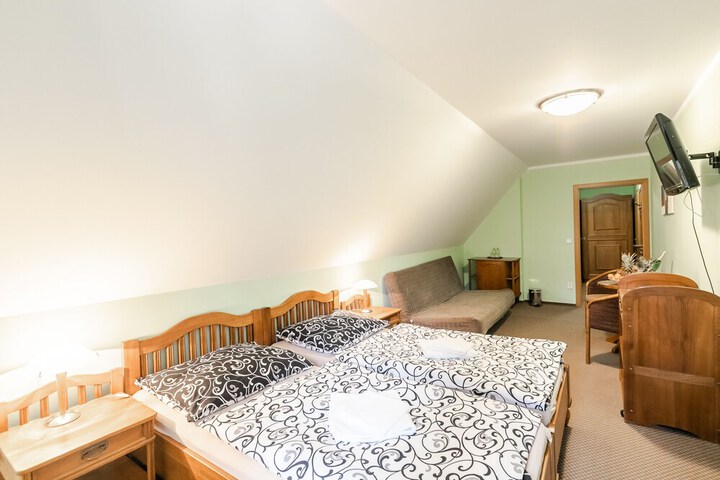 Room 12 of 128