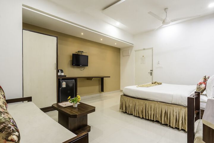 Room 10 of 12