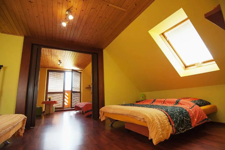 Room 4 of 15