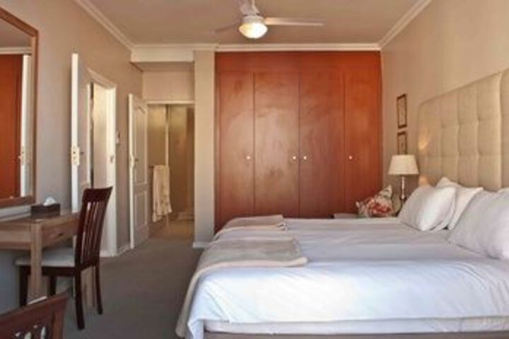 Room 4 of 17