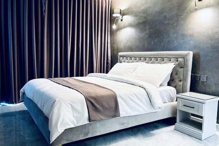 Room 28 of 67