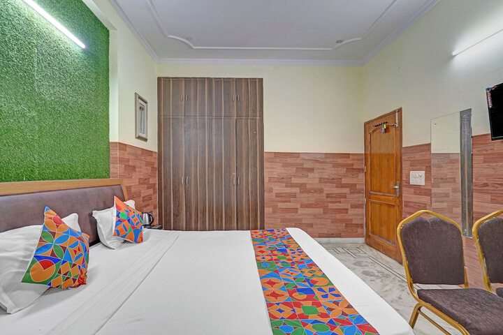 Room 10 of 26